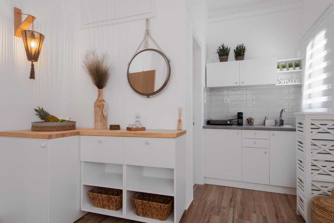 Miles Away Luxury Apartments Platis Gialos  Ngoại thất bức ảnh